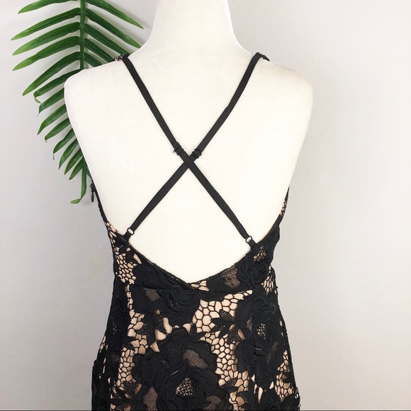Stylestalker | Revolve “Scarlet” Plunge Lace Dress - Picture 9 of 13